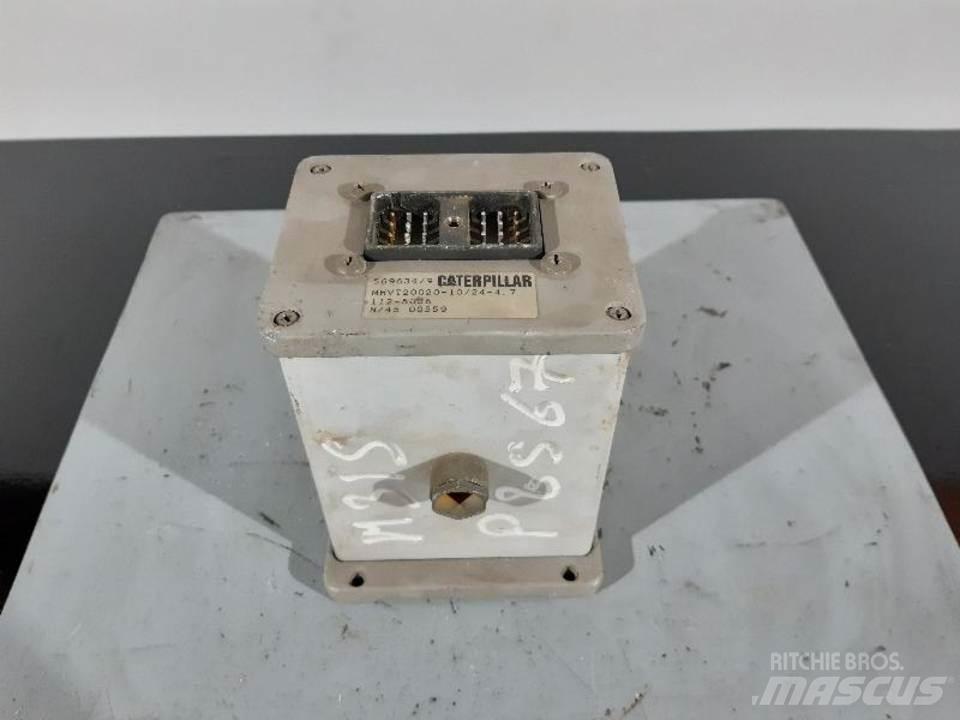 CAT M315 Кабины и интерьер