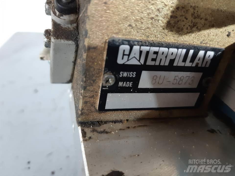 CAT M318 Кабины и интерьер