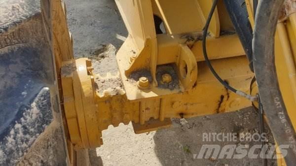 CAT 908 Фронтальные погрузчики