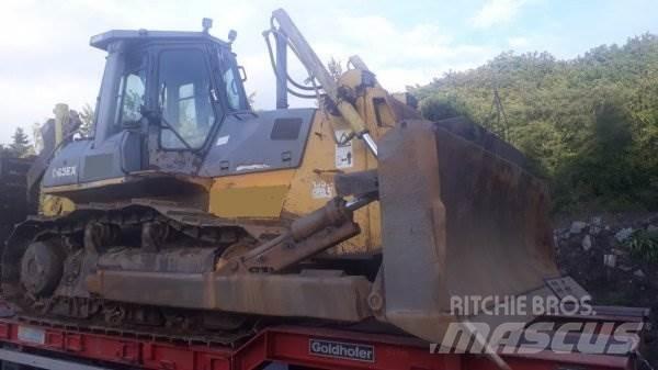 Komatsu D65 EX-12 Гусеничные бульдозеры