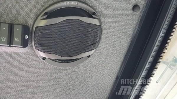 Komatsu WB 97 R8 Экскаваторы-погрузчики