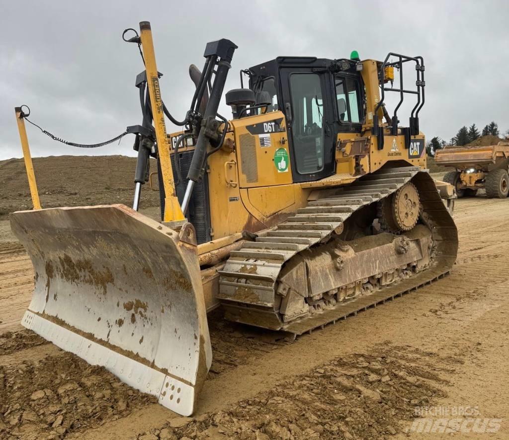 CAT D 6 T LGP Гусеничные бульдозеры