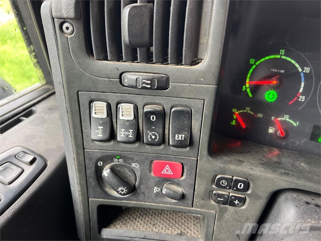 Scania P 380 8X4 Шасси с кабиной