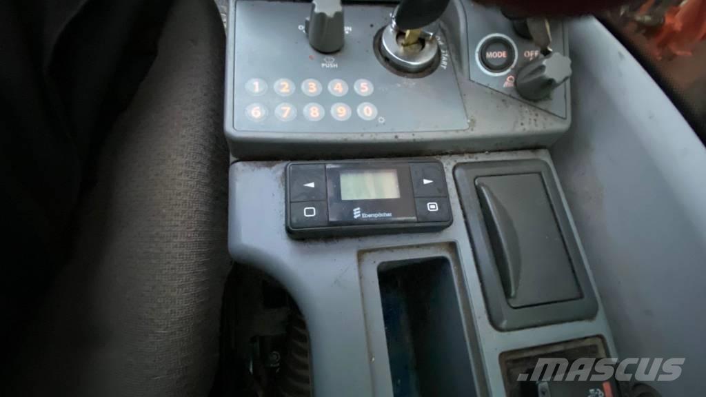 Hitachi ZX 210 LC-6 Гусеничные экскаваторы