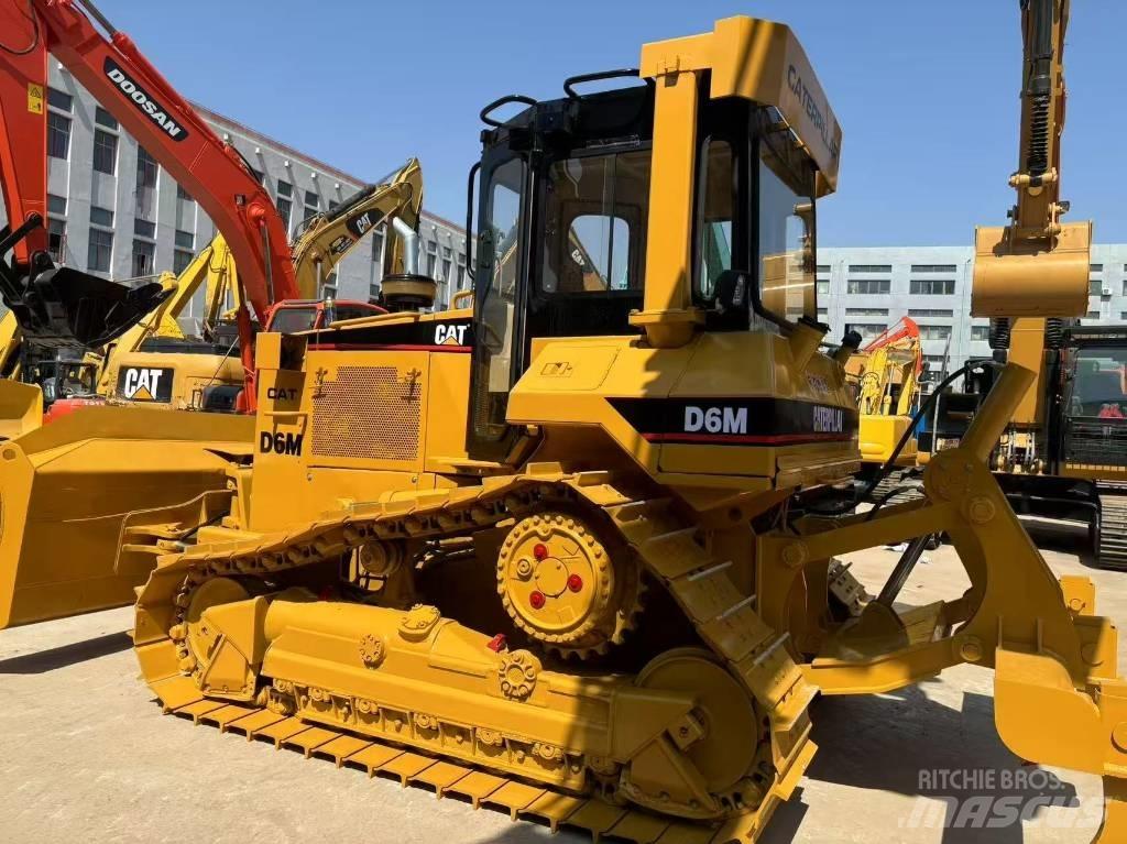 CAT D 6 M XL Гусеничные бульдозеры