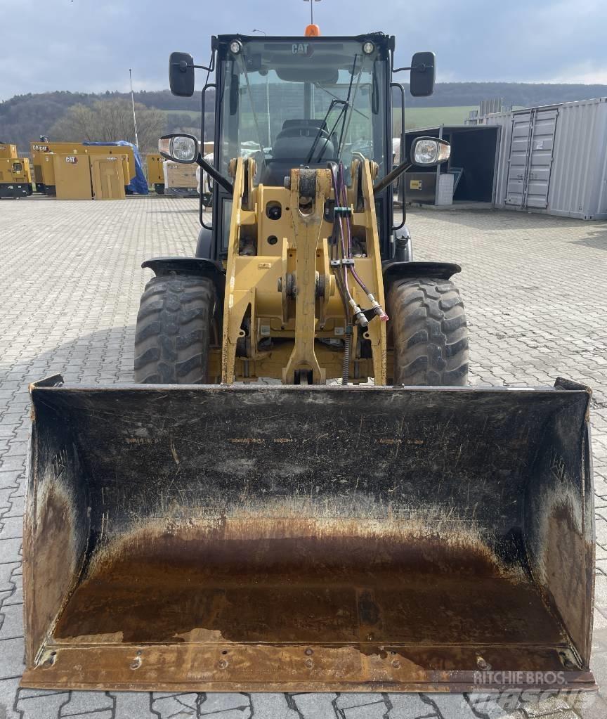 CAT 906 M Фронтальные погрузчики