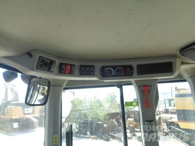 CAT 930M Фронтальные погрузчики