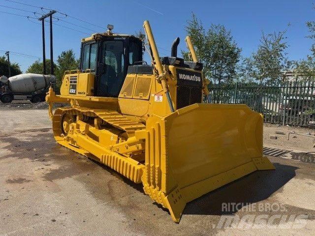Komatsu D65EX-18 Гусеничные бульдозеры
