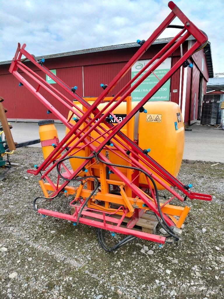 Junkkari 900 / 12 Навесные опрыскиватели