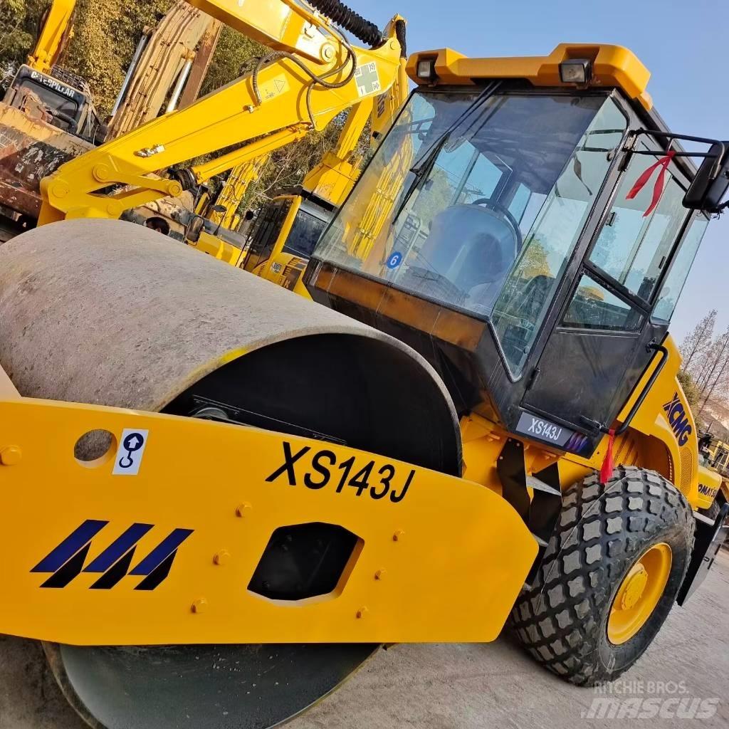 XCMG XS 142 J Грунтовые катки