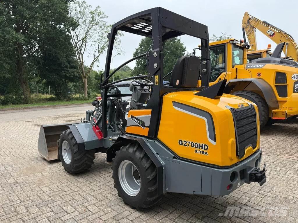 GiANT G2700 Фронтальные погрузчики