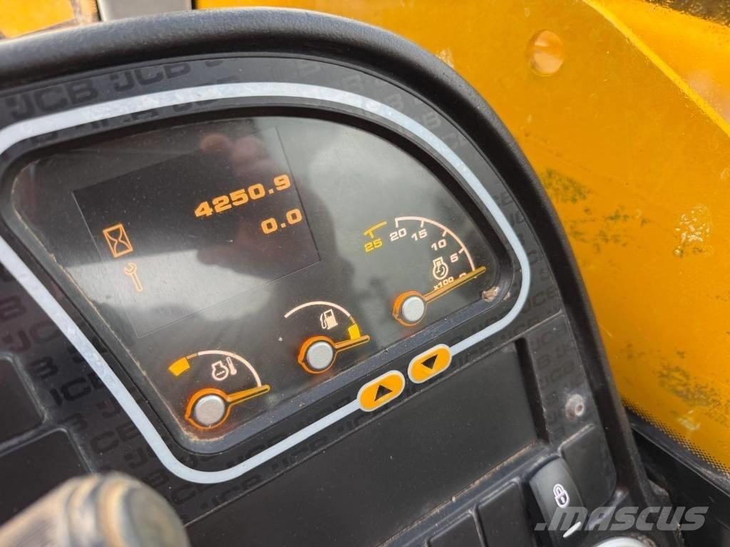 JCB 535-140 Hiviz Телескопические погрузчики