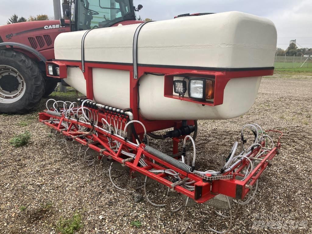  Agrovo 3000 liter Навесные опрыскиватели