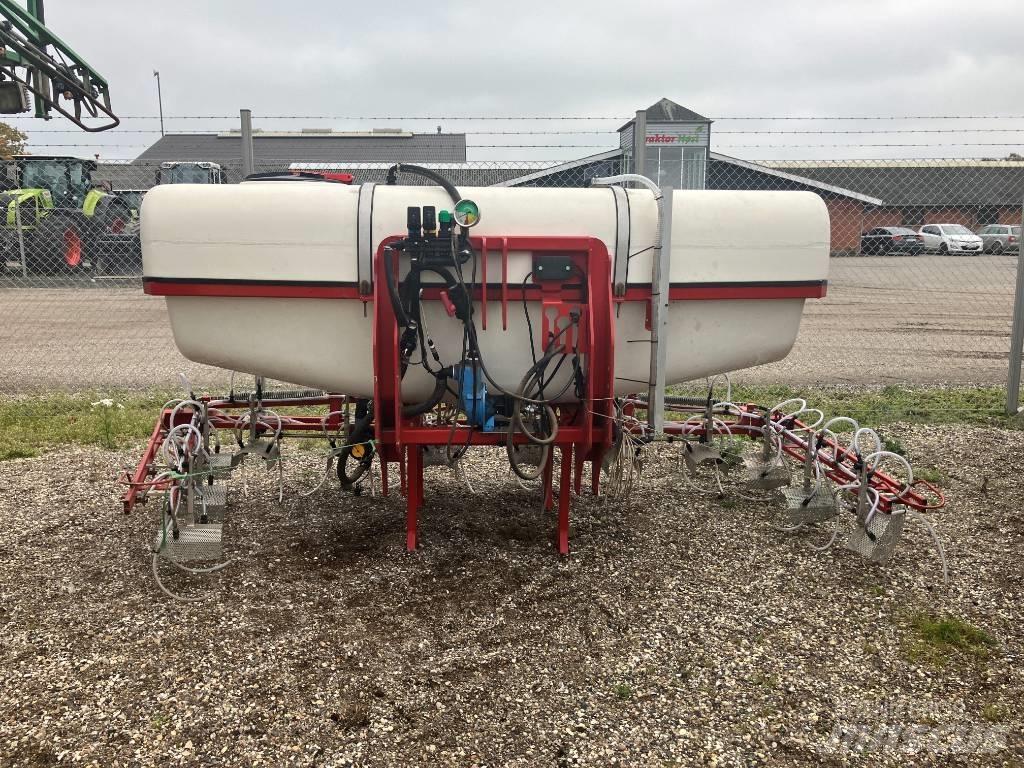  Agrovo 3000 liter Навесные опрыскиватели