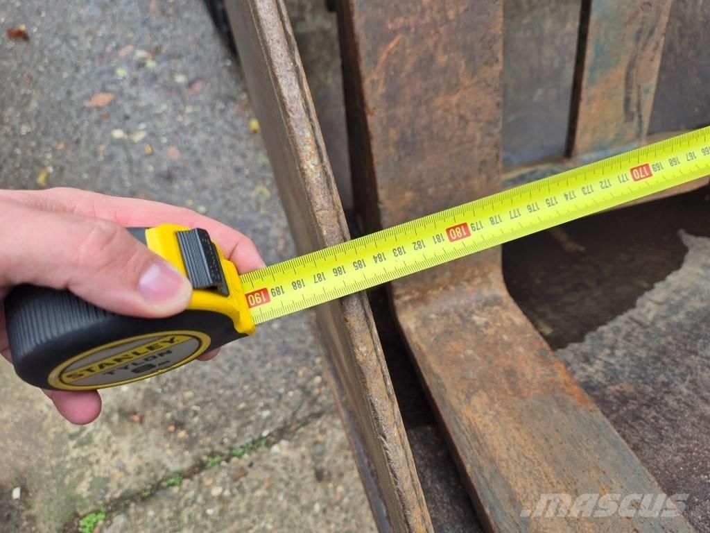 CAT 906 H Фронтальные погрузчики