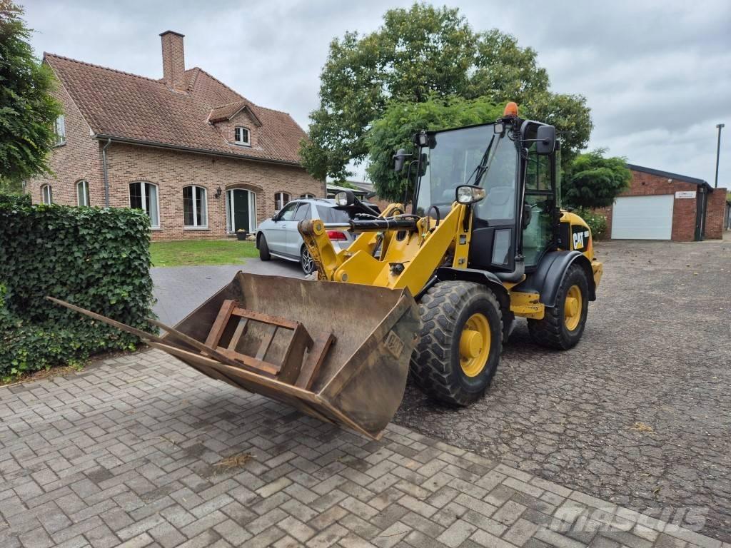 CAT 906 H Фронтальные погрузчики
