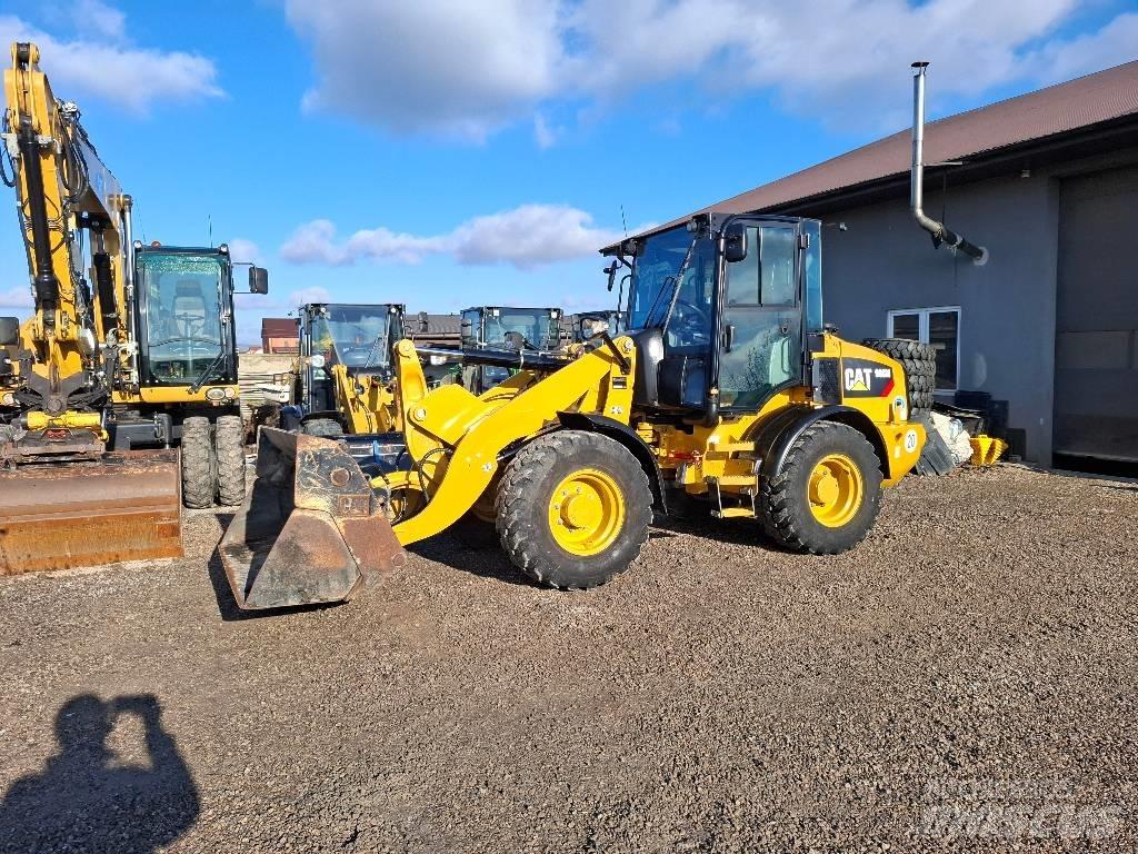 CAT 908M Фронтальные погрузчики