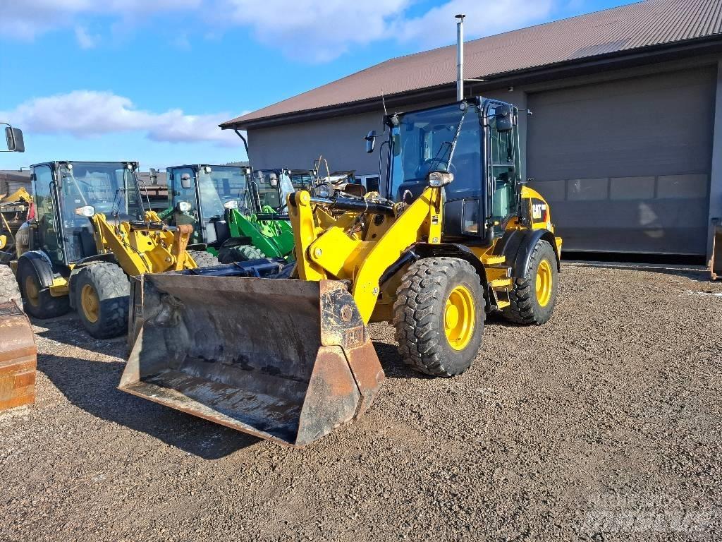CAT 908M Фронтальные погрузчики
