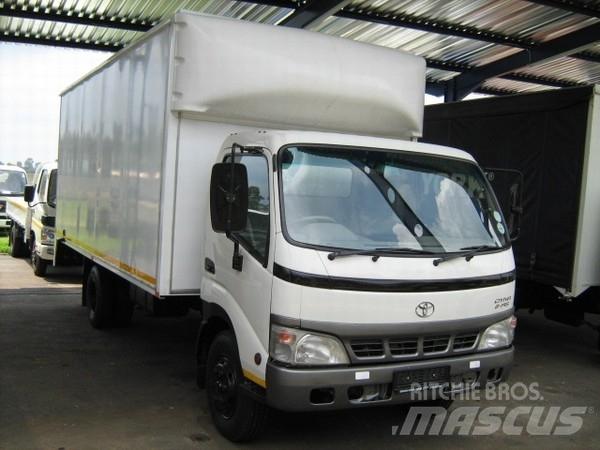 Toyota Dyna 8145 Грузовики-Фургоны
