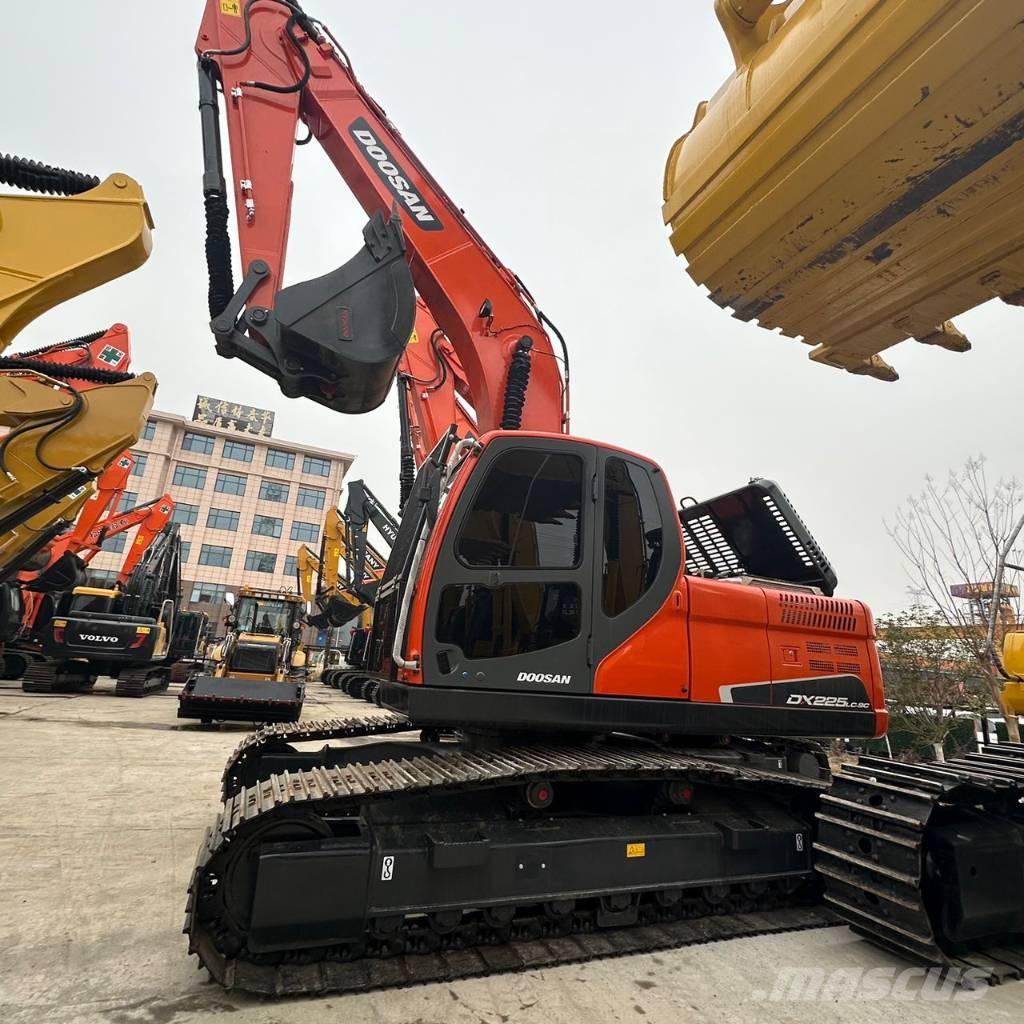Doosan DX225LC-9C Гусеничные экскаваторы