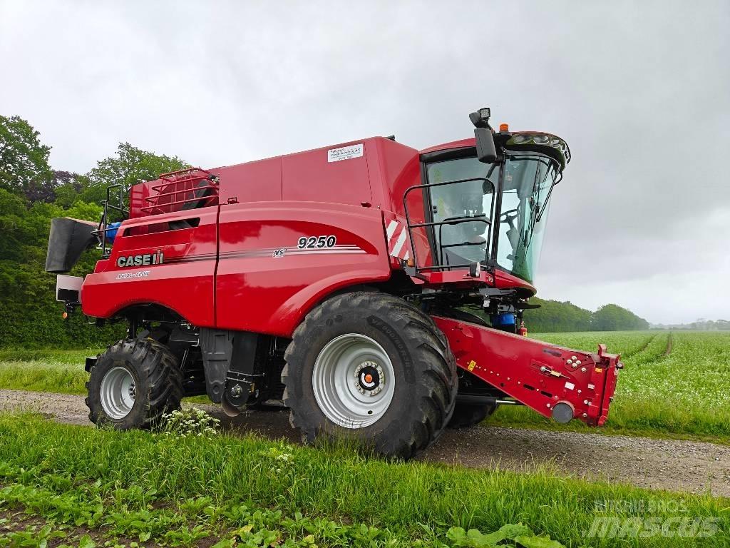 Case IH 9250 Зерноуборочные комбайны