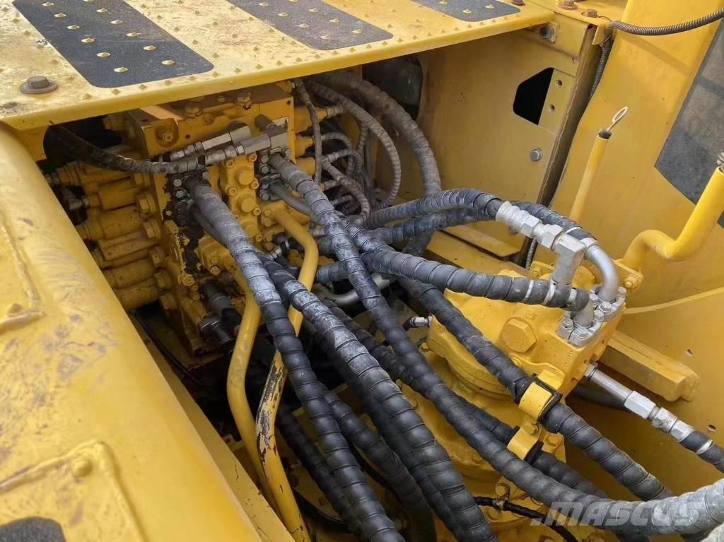 Komatsu pc 220 Гусеничные экскаваторы