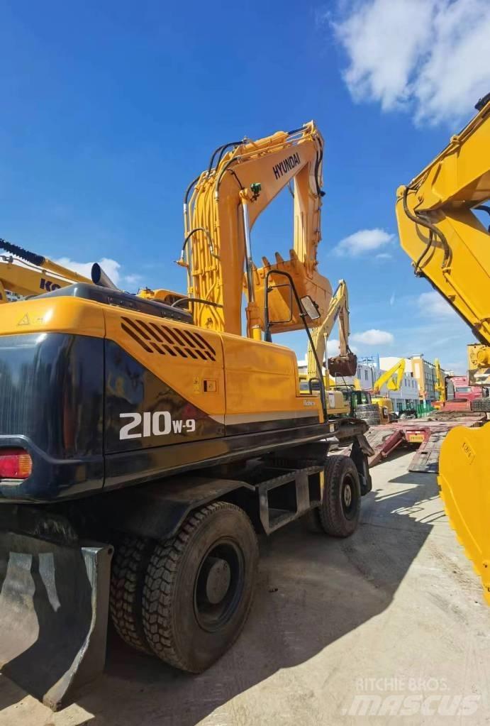 Hyundai R210W-9 Колёсные экскаваторы