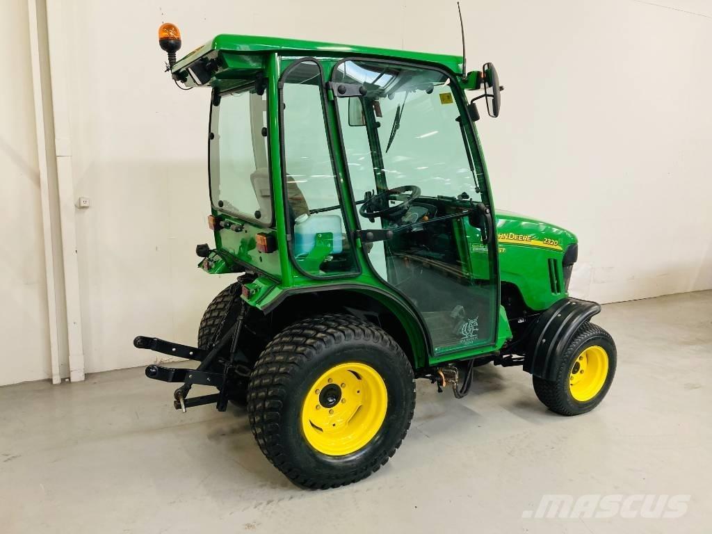 John Deere 2320 Коммунальные тракторы