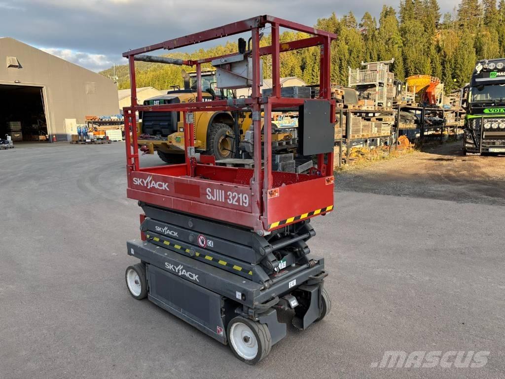 SkyJack SJ III 3219 Ножничные подъемники