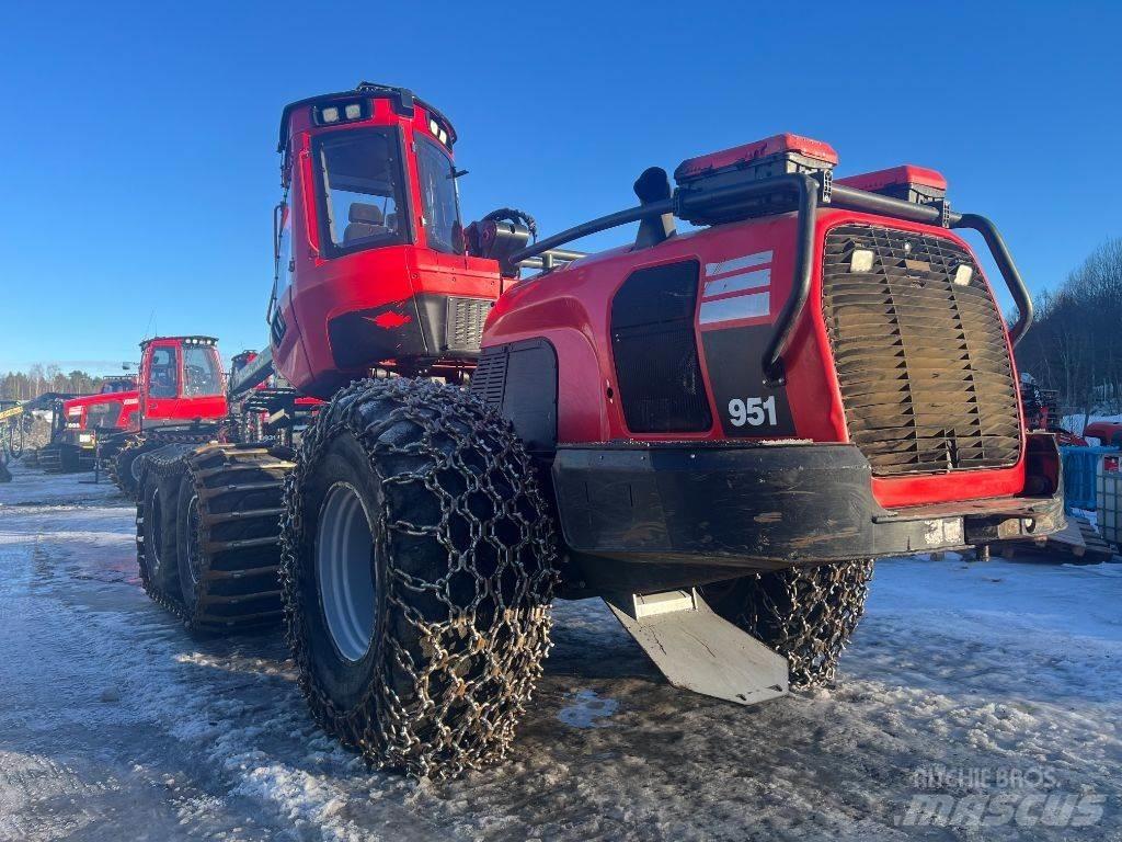 Komatsu 951 Харвестеры