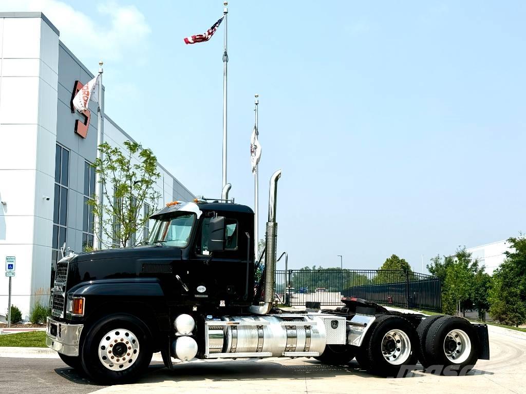 Mack Pinnacle Седельные тягачи