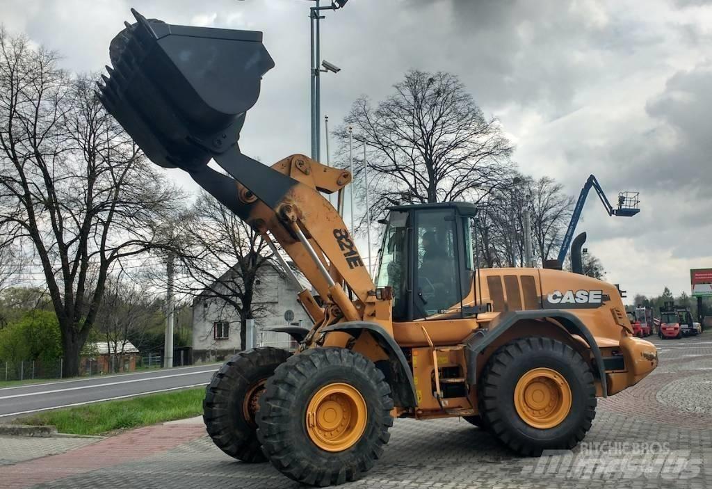 CASE 821 E Фронтальные погрузчики
