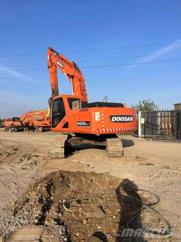 Doosan DH 225 LC-9 Гусеничные экскаваторы
