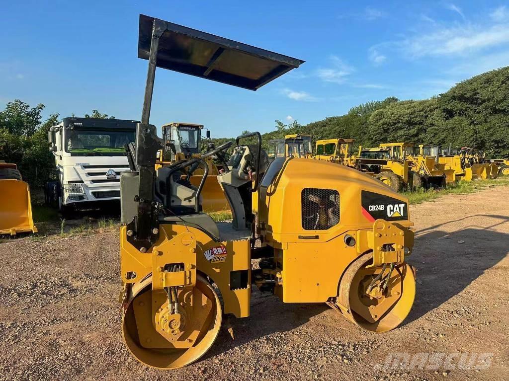 CAT CB 24 B Катки тротуарные