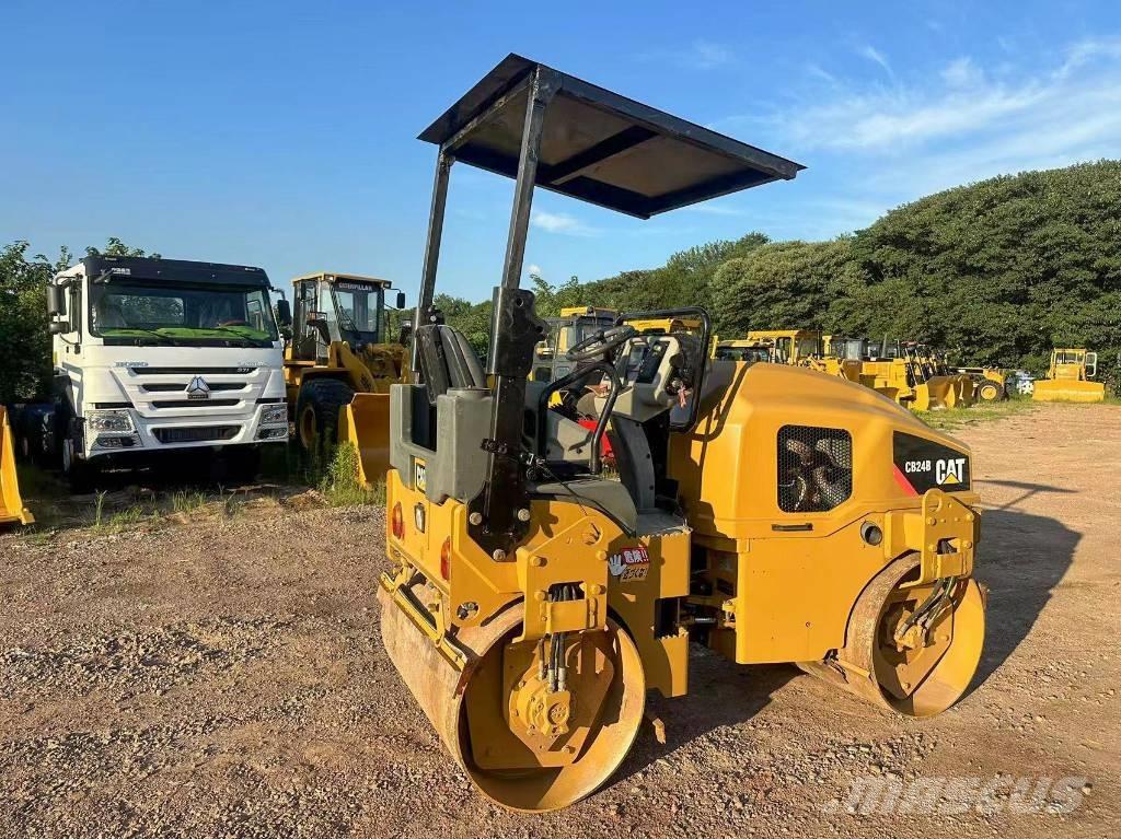 CAT CB 24 B Катки тротуарные