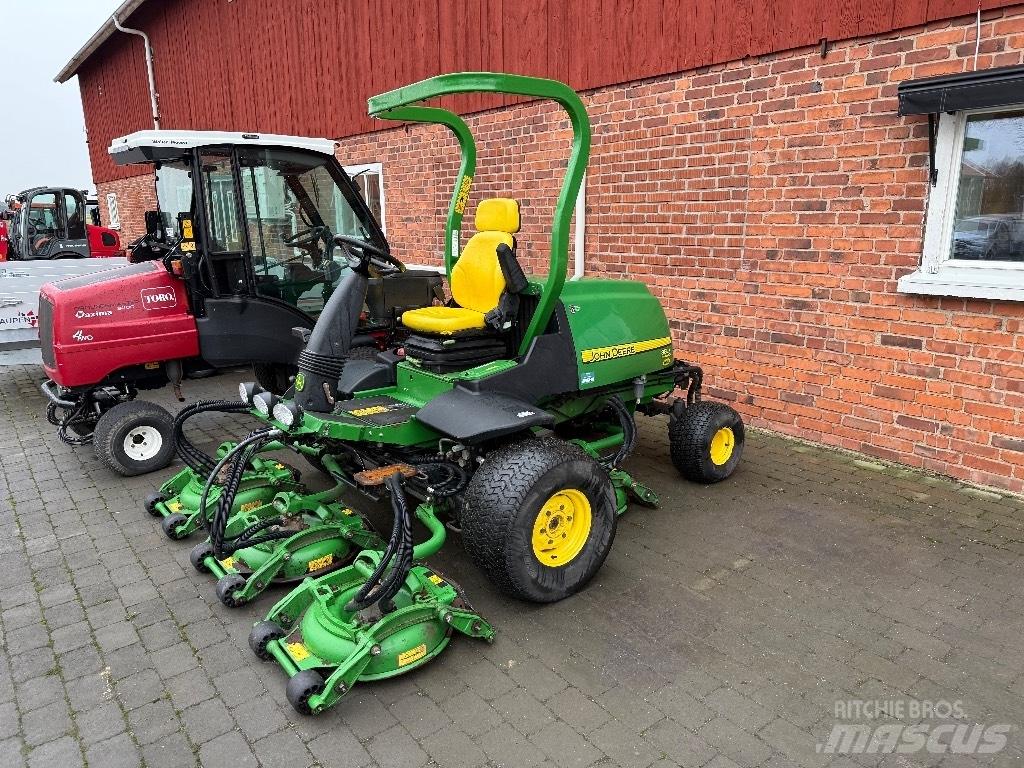 John Deere 8800 Самоходные газонокосилки