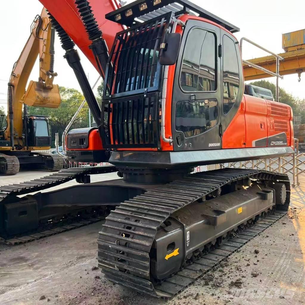 Doosan DX225LC-9C Гусеничные экскаваторы