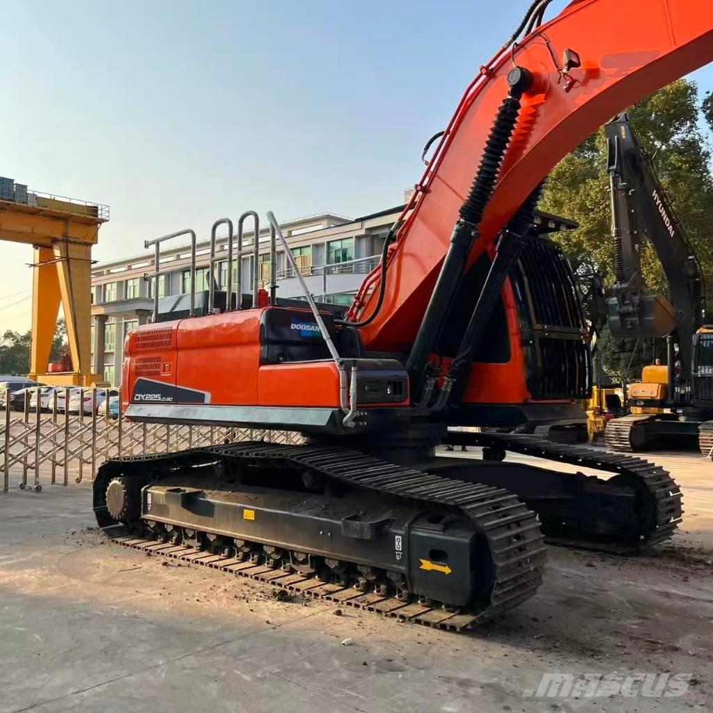 Doosan DX225LC-9C Гусеничные экскаваторы