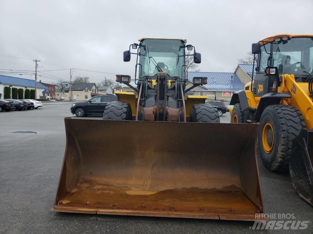 Komatsu WA 200 Фронтальные погрузчики