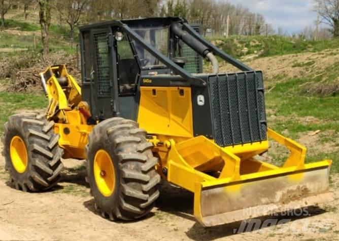 John Deere 640 Трелевочные трактора