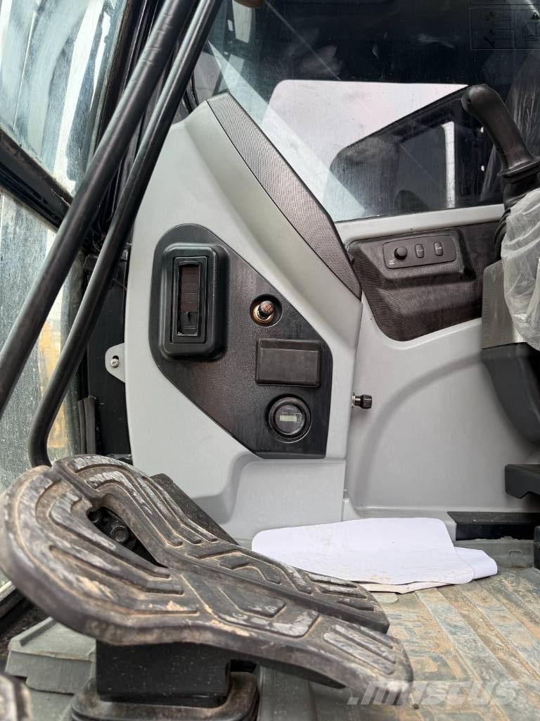 Hyundai HX 220 Гусеничные экскаваторы