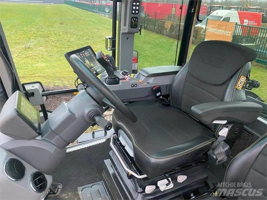 JCB 4220 ICON Трактора