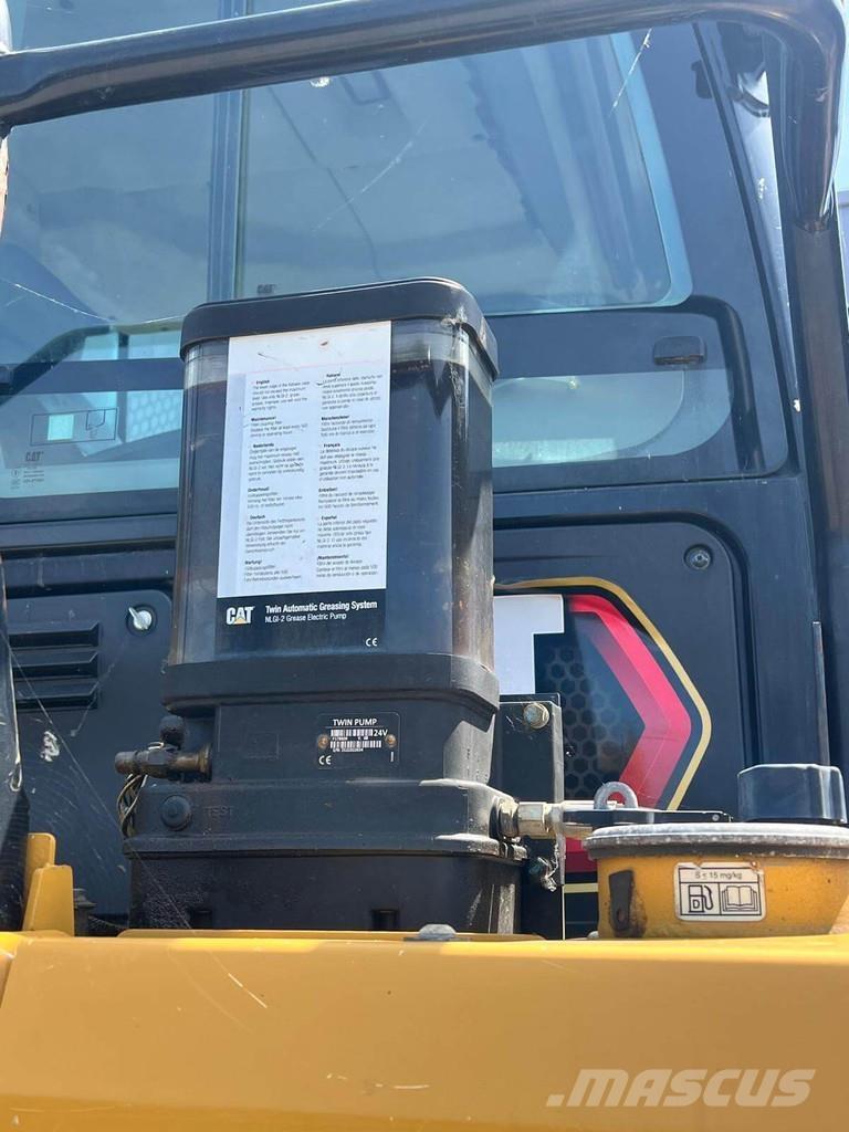 CAT 730 Карьерные самосвалы