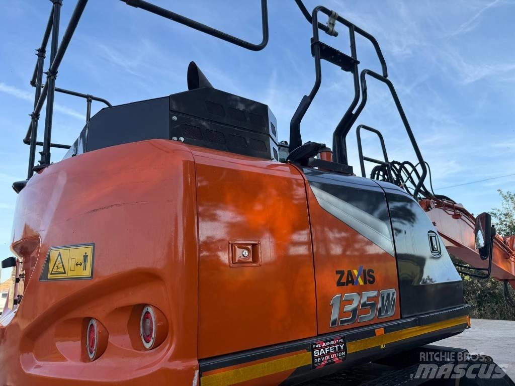 Hitachi ZX 135 W-7 Колёсные экскаваторы