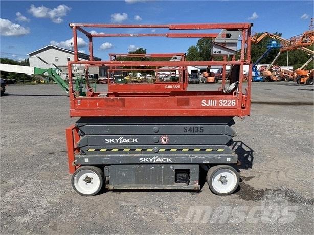 SkyJack SJ III 3226 Ножничные подъемники