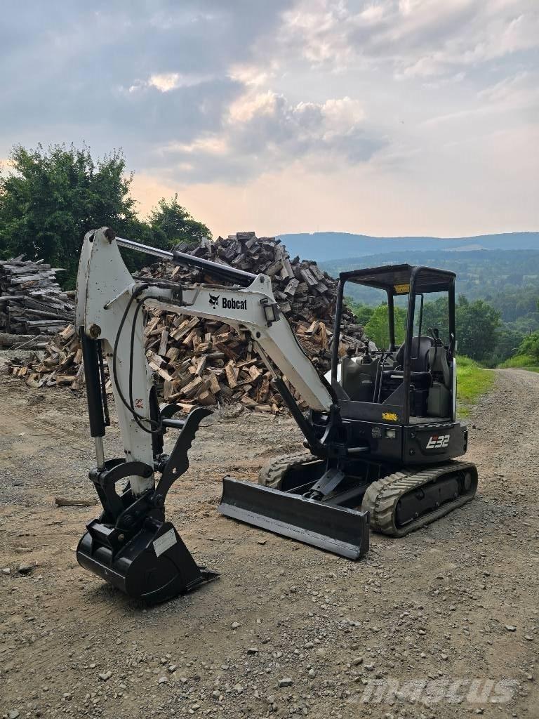 Bobcat E 32 Мини-экскаваторы