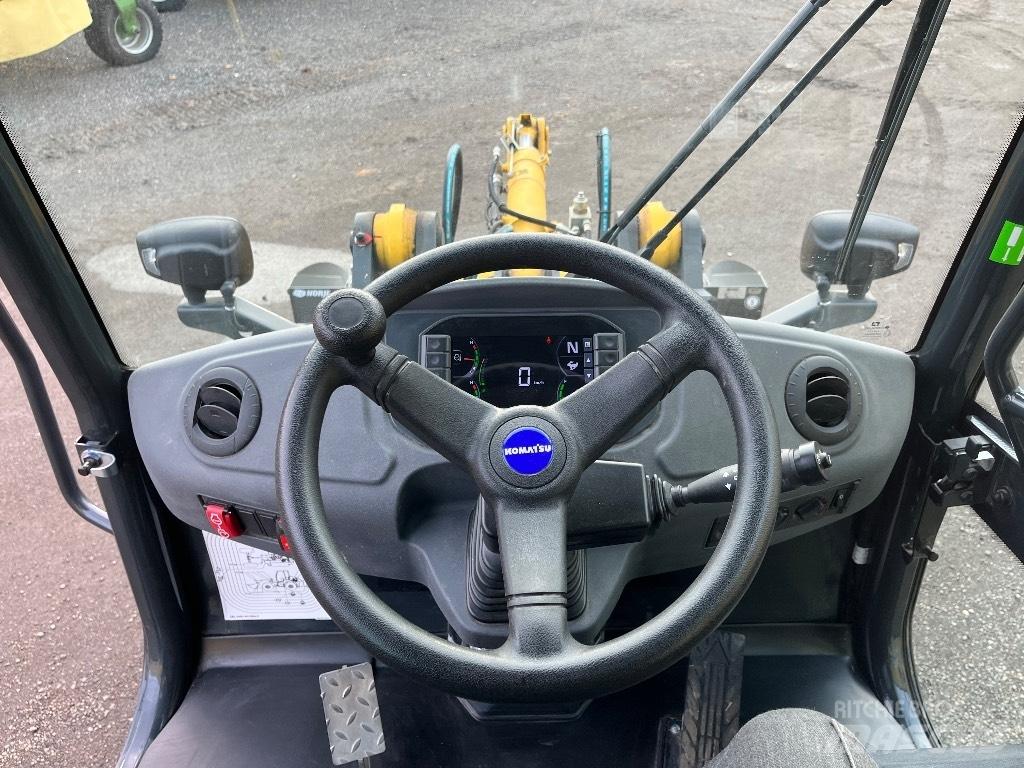 Komatsu WA80M-8 Фронтальные погрузчики
