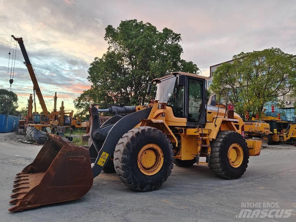 Volvo L 120 Фронтальные погрузчики