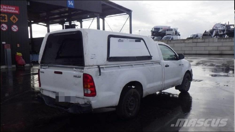 Toyota Hilux Бортовые фургоны