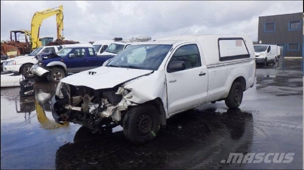 Toyota Hilux Бортовые фургоны